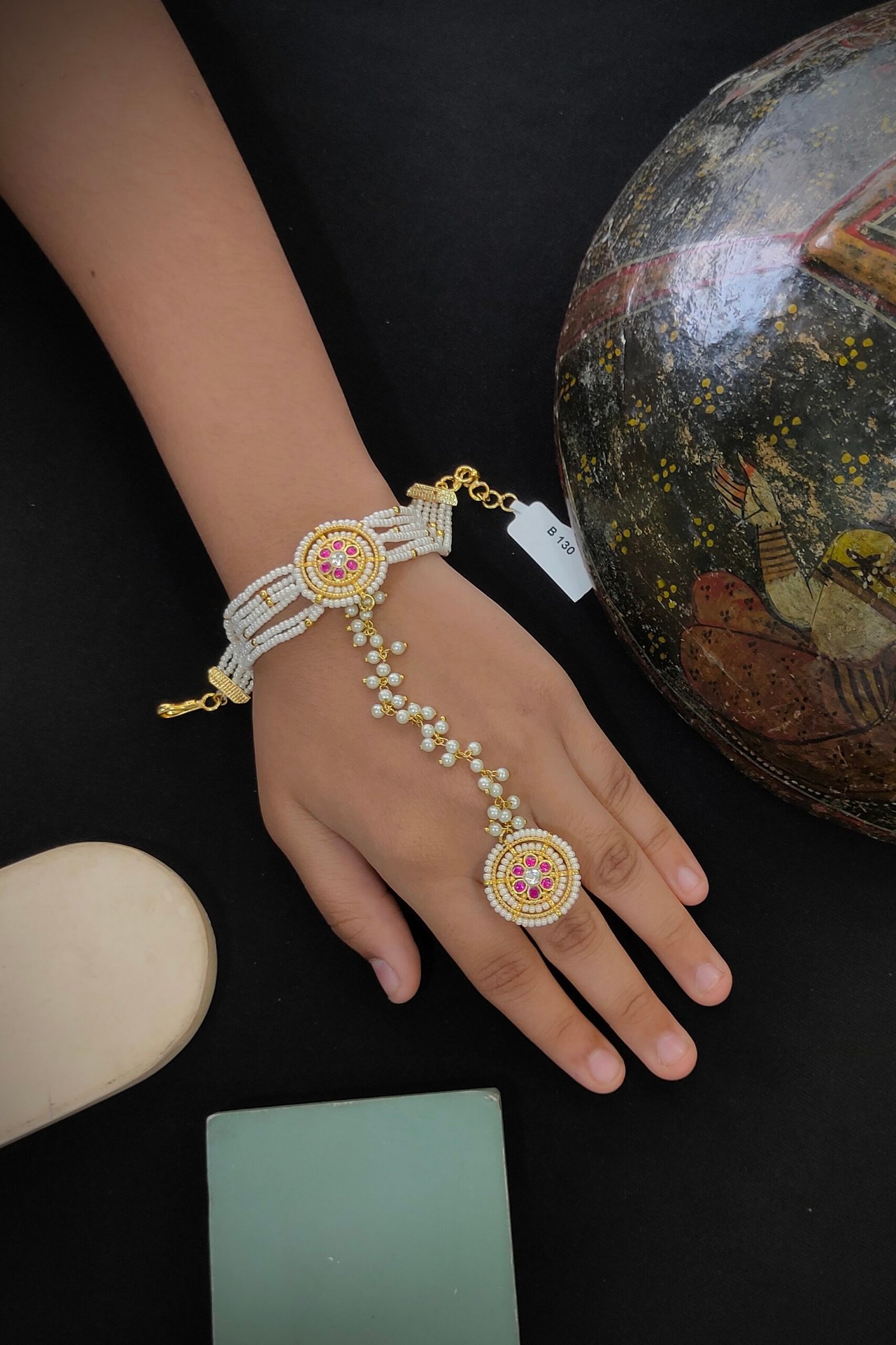 Pachi Kundan/ Jadau Hath Phool [Pohcha]