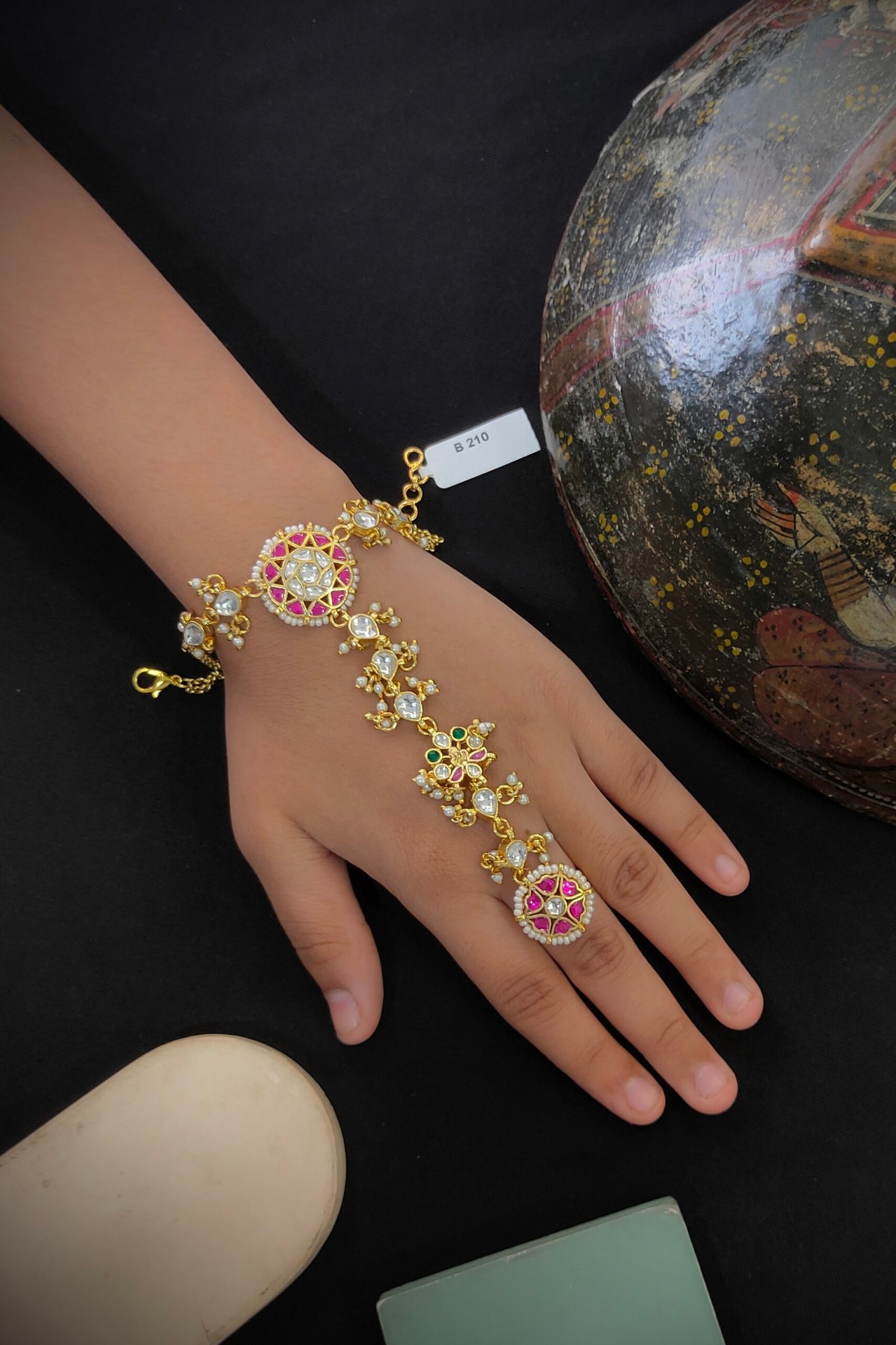 Pachi Kundan/ Jadau Hath Phool [Pohcha]