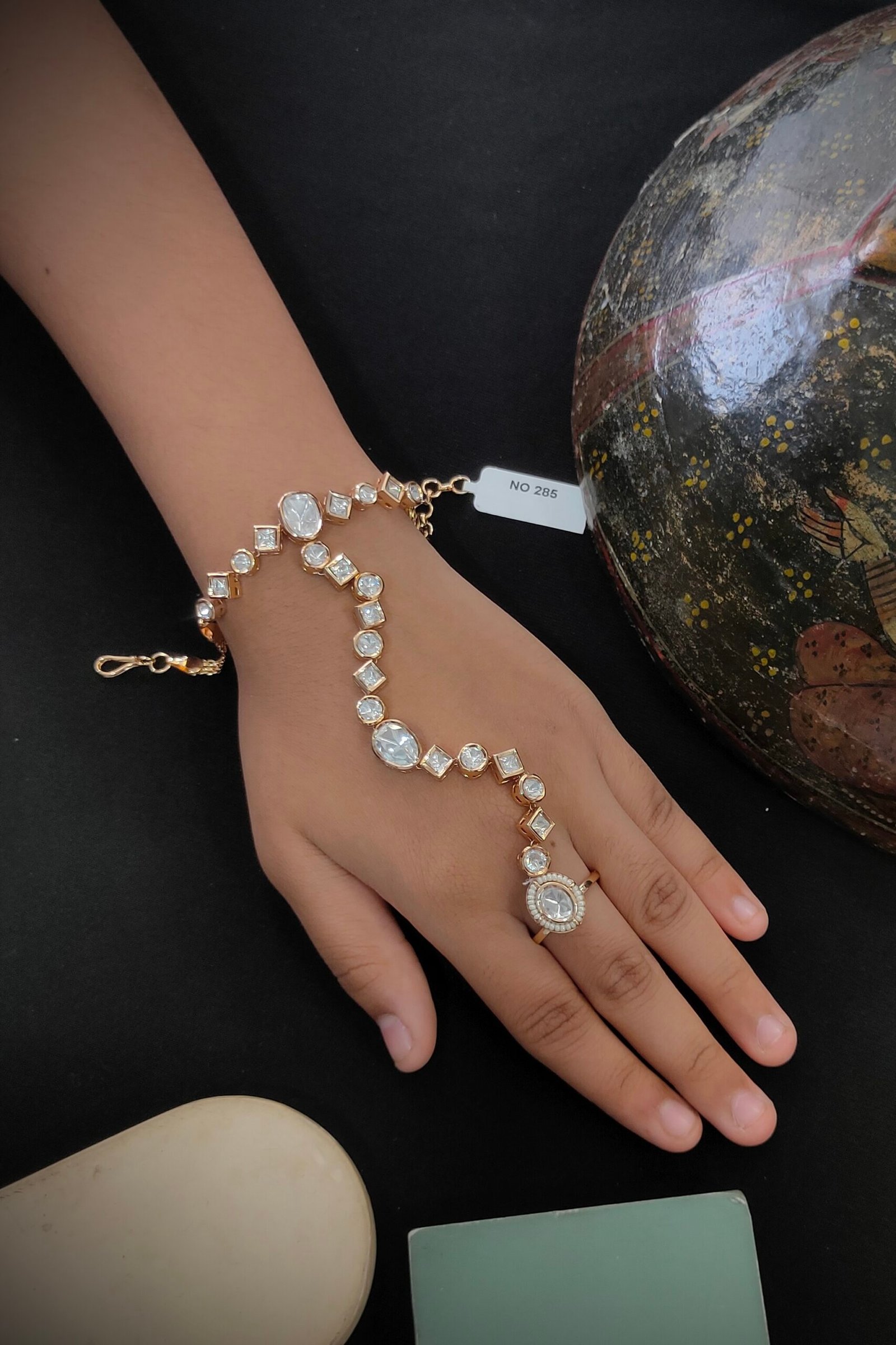 Monzonite Kundan Hath Phool [Pohcha]